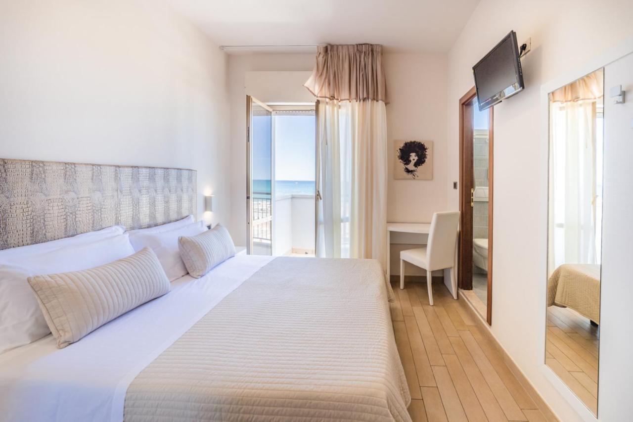 Hotel Soraya - Spiaggia Sawasdee Riccione Buitenkant foto