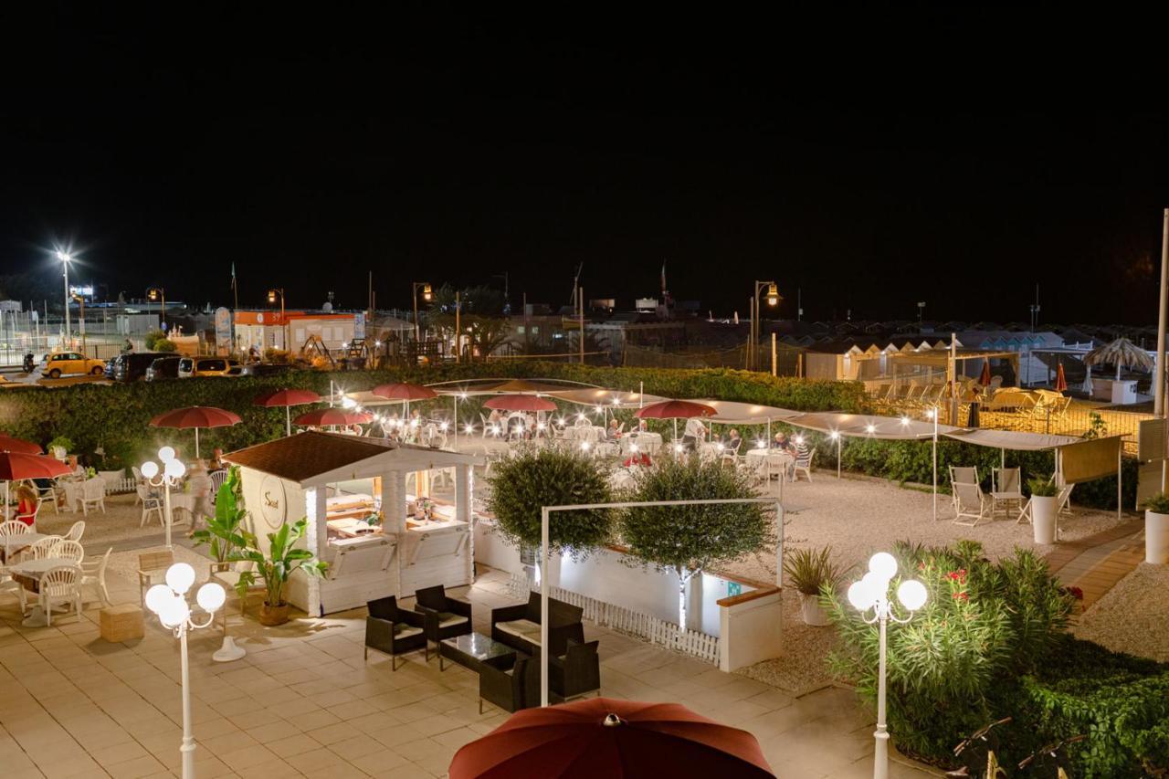 Hotel Soraya - Spiaggia Sawasdee Riccione Buitenkant foto