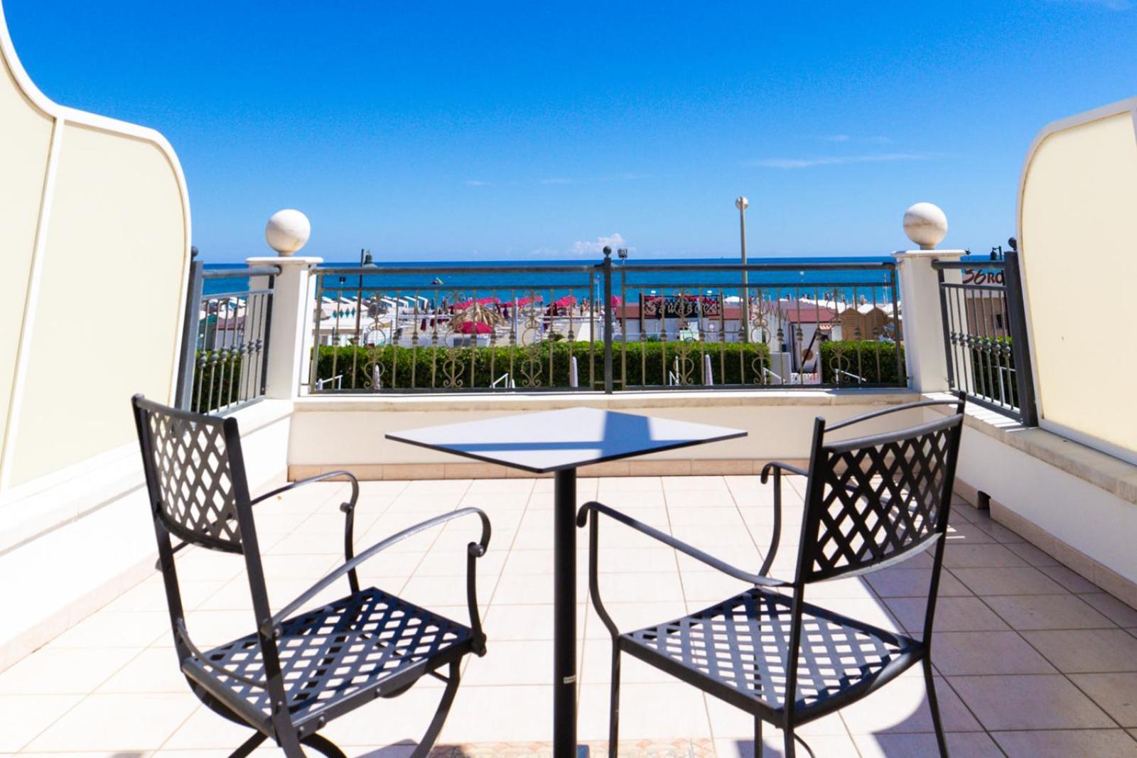 Hotel Soraya - Spiaggia Sawasdee Riccione Buitenkant foto