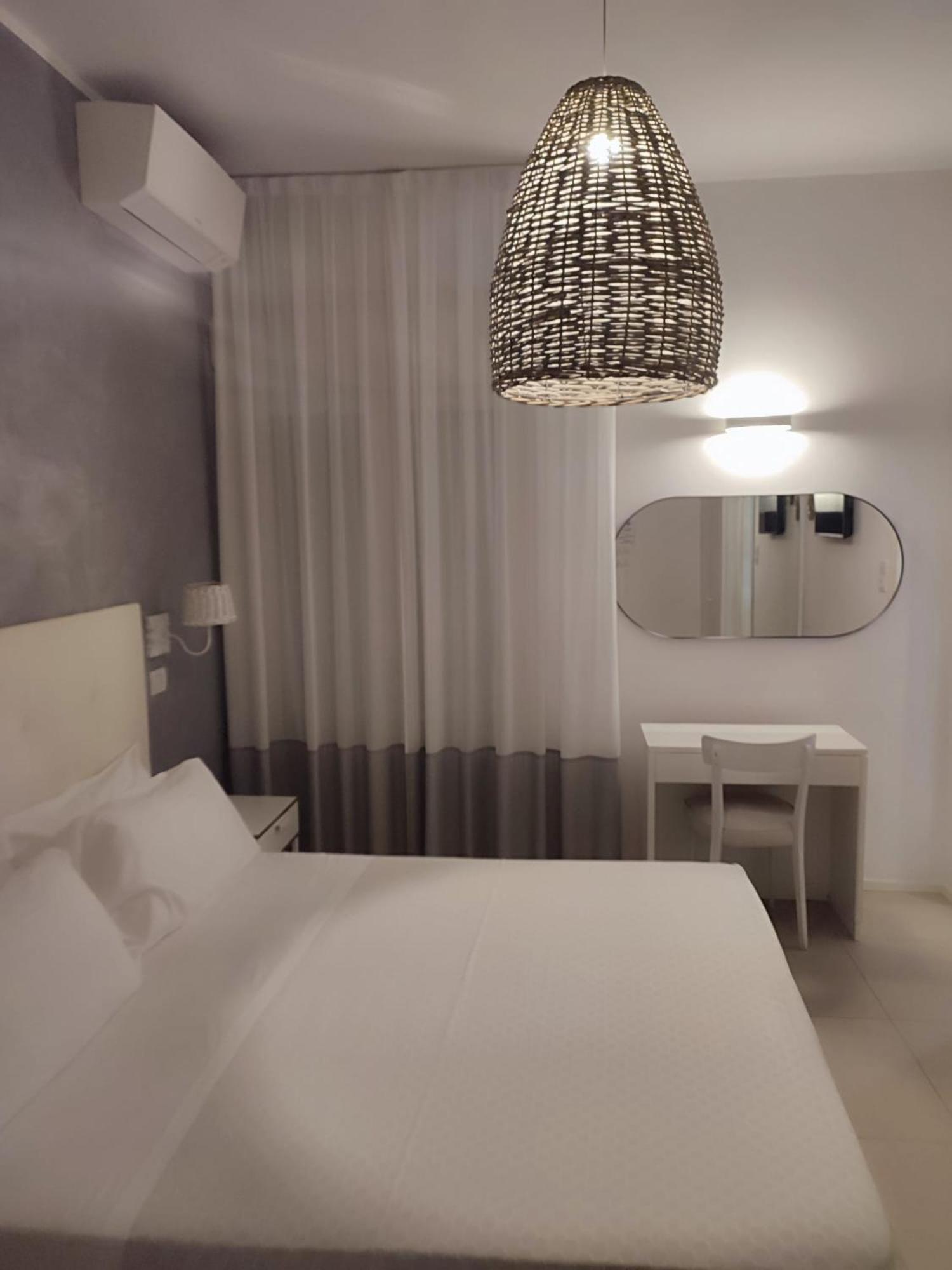 Hotel Soraya - Spiaggia Sawasdee Riccione Buitenkant foto