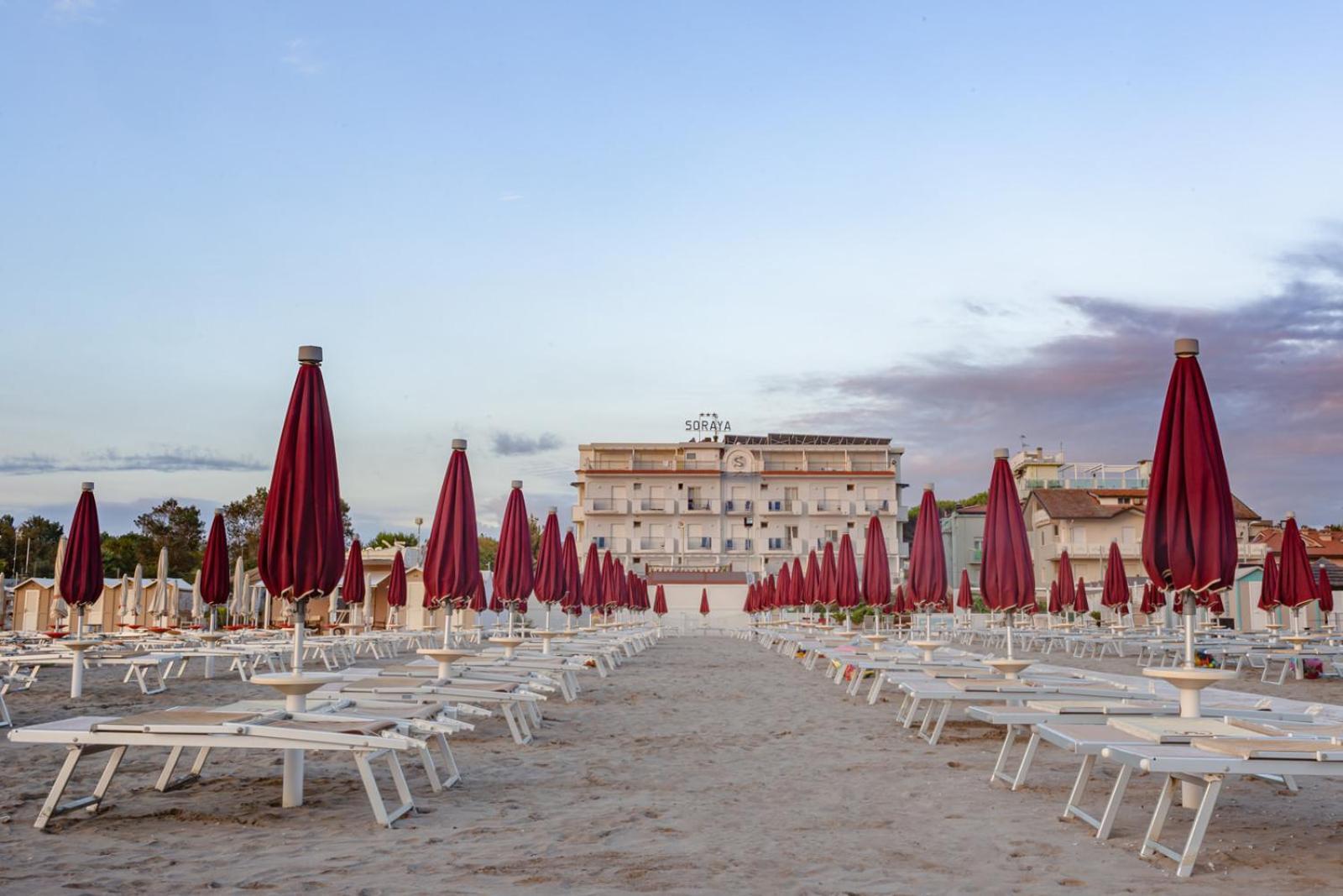 Hotel Soraya - Spiaggia Sawasdee Riccione Buitenkant foto