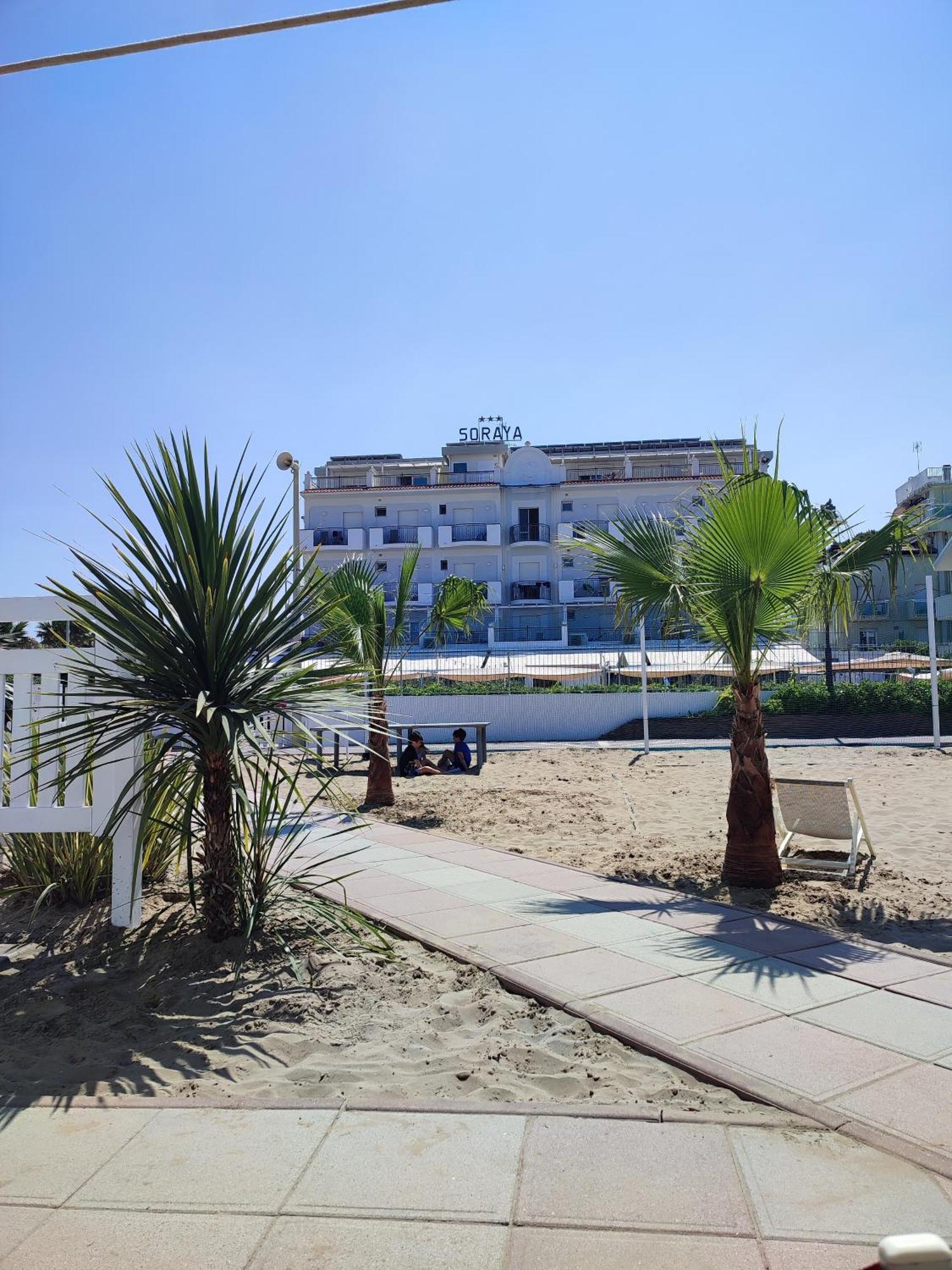 Hotel Soraya - Spiaggia Sawasdee Riccione Buitenkant foto