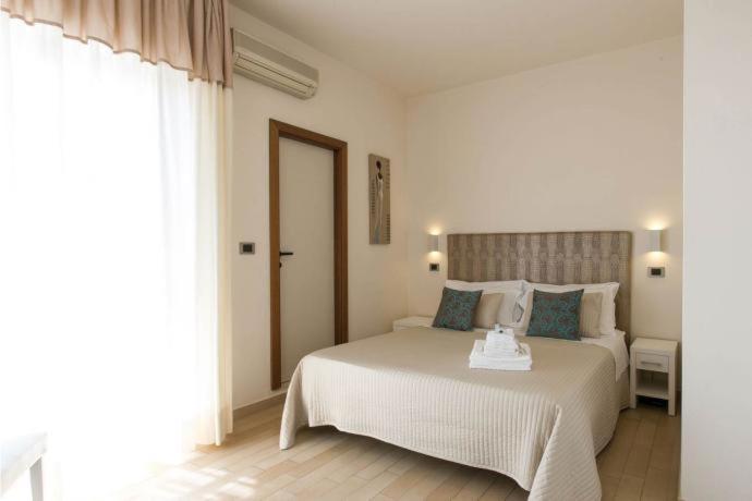 Hotel Soraya - Spiaggia Sawasdee Riccione Buitenkant foto