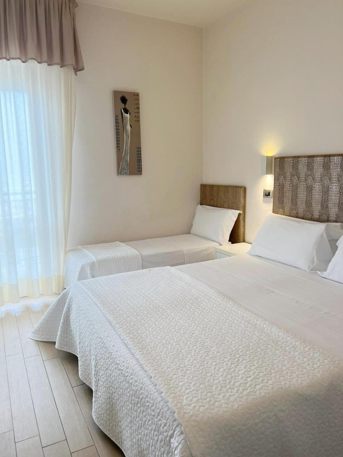 Hotel Soraya - Spiaggia Sawasdee Riccione Buitenkant foto