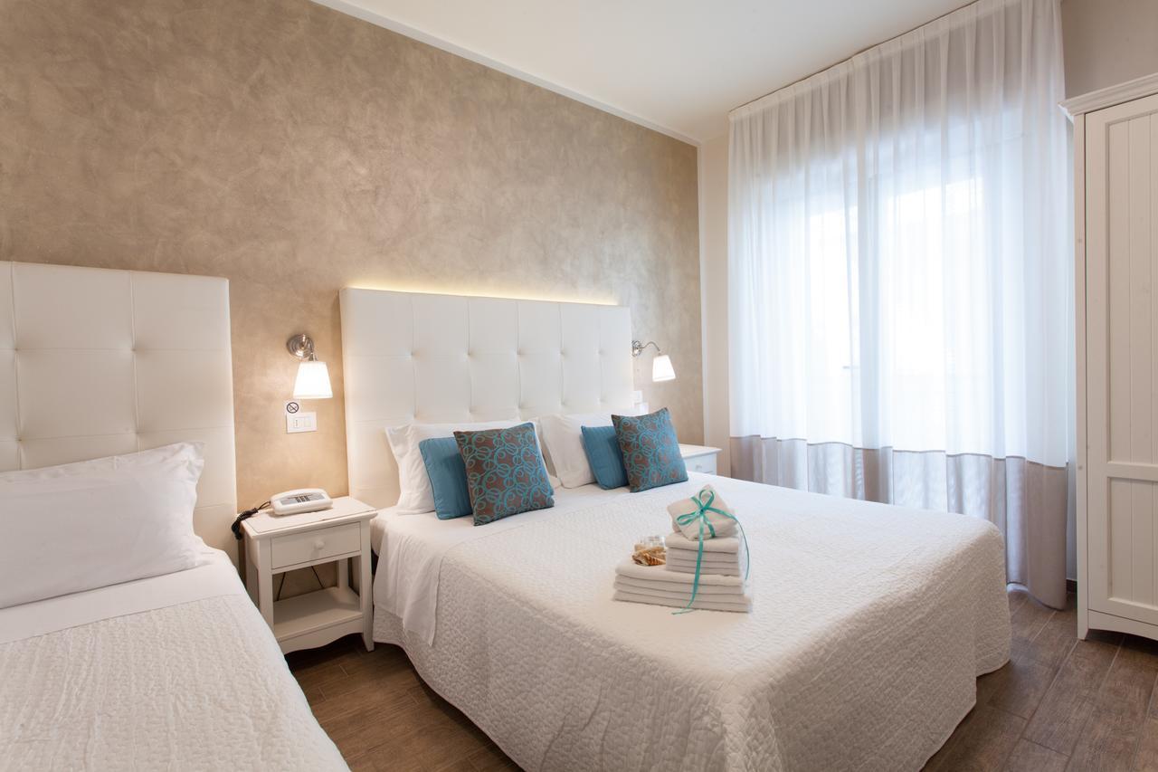 Hotel Soraya - Spiaggia Sawasdee Riccione Buitenkant foto